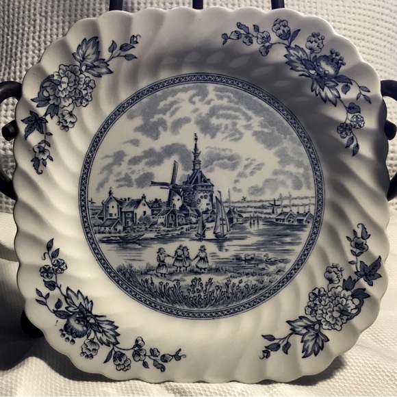 Vintage~JOHNSON BROTHERS TULIP TIME Blue & White Square Salad Plate~7.5” - Picture 2 of 5